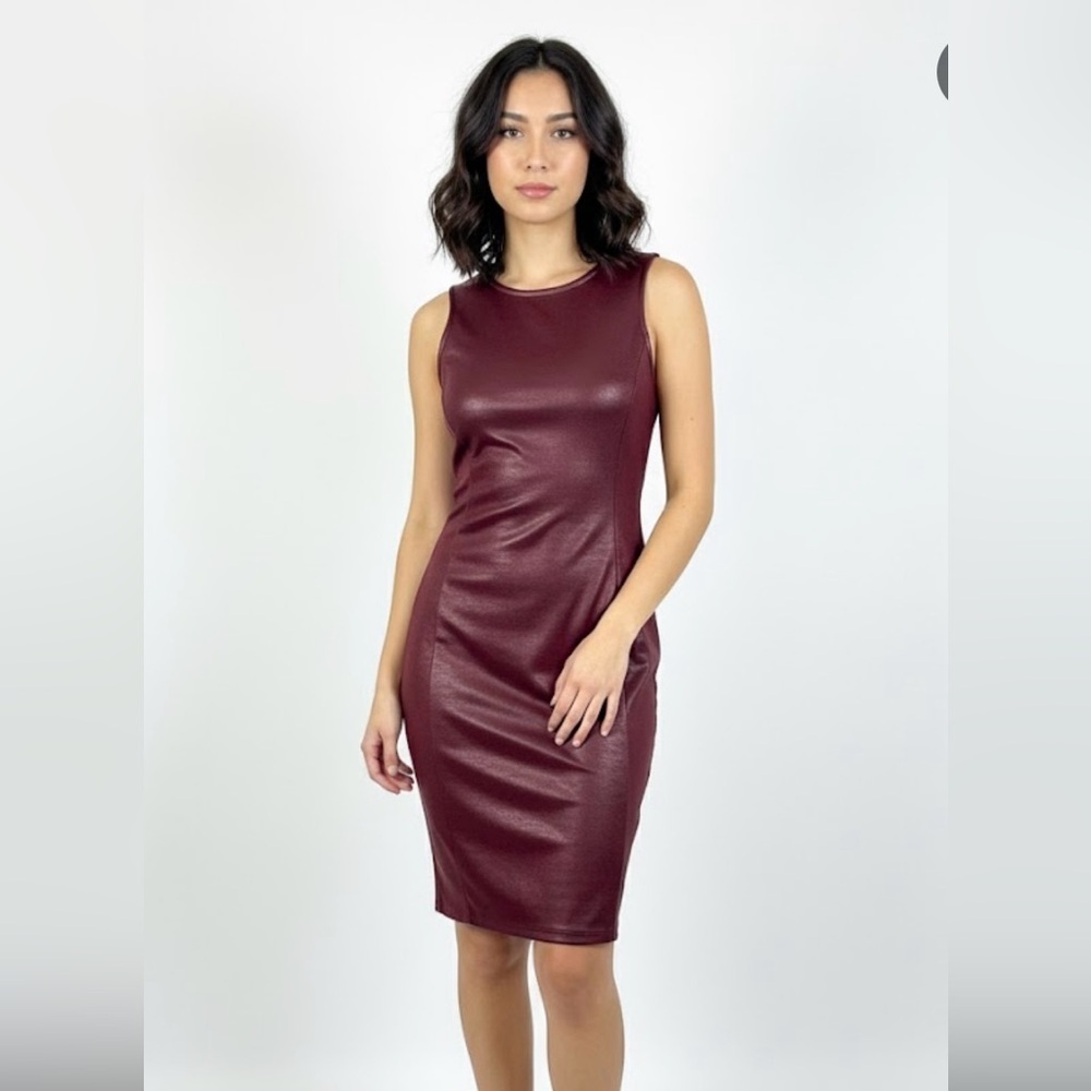✨ Burgundy Faux Leather Bodycon Midi Dress – Size Large ✨